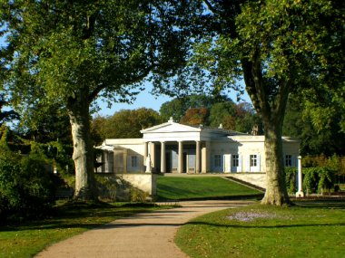 Potsdamer Schloss Charlottenhof im Herbst